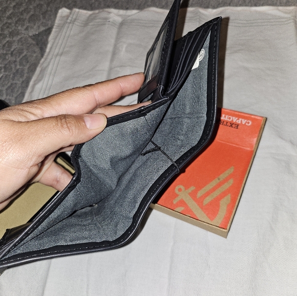 Dockers Tri-Fold Wallet, Black - Picture 4 of 8